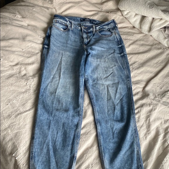 medium wash mom jeans - Picture 1 of 4